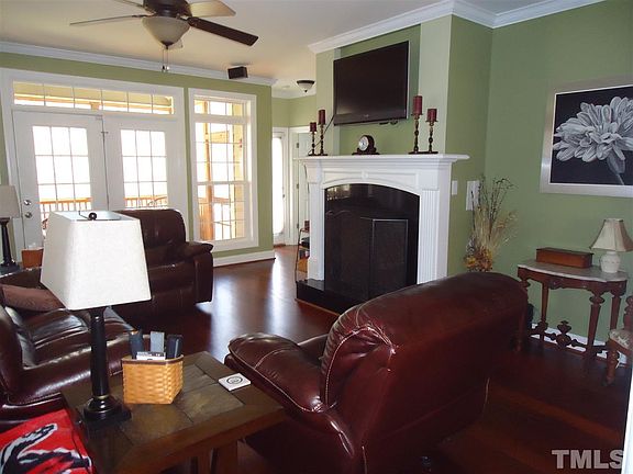 3rd image of 546 Rebecca Ln