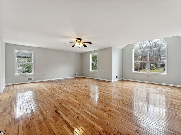 3rd image of 18 Overlook Dr