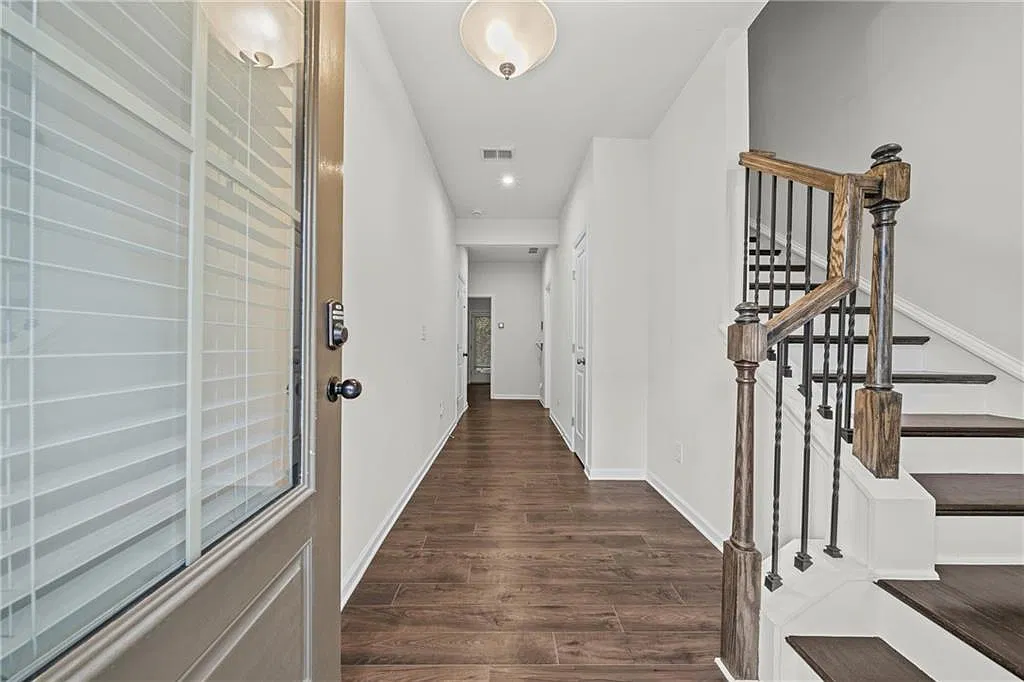 3 bed, 2.5 bath, 1846 sqft, $3,100 — Photo 4