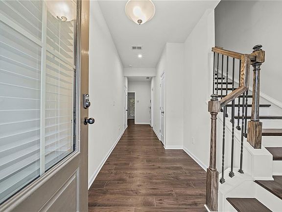 4th image of 1404 Ridgebend Way SE