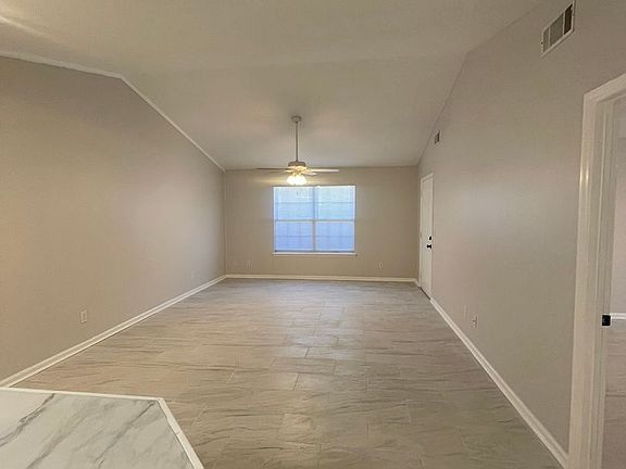 3rd image of 121 Leeswood Cir