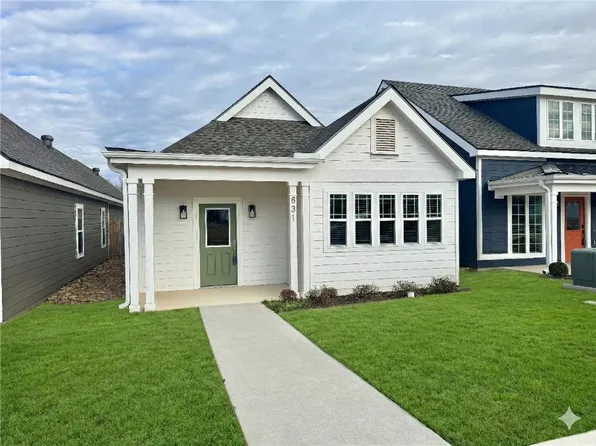 831 NE Heights Ln, Bentonville, AR 72712