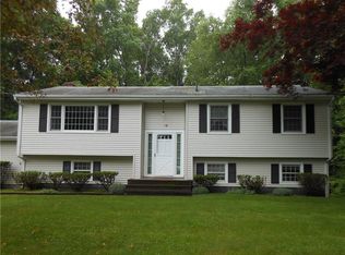 19 Maple Ln, Scituate, RI 02857