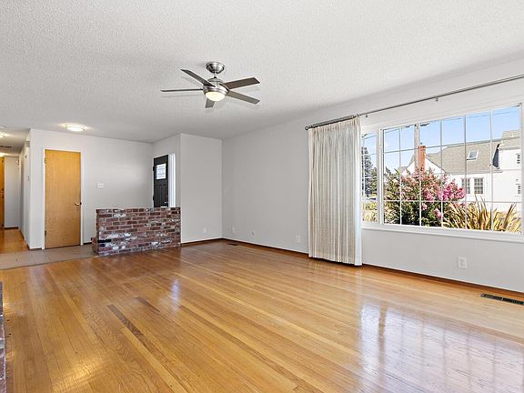 4th image of 300 Sharon Avenue