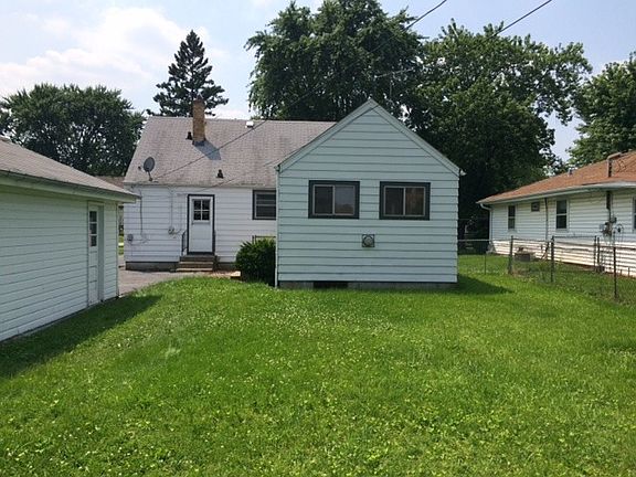4th image of 109 N Marilyn Ave