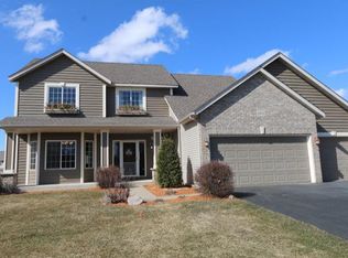 8905 Whispering Oaks Trl, Shakopee, MN 55379