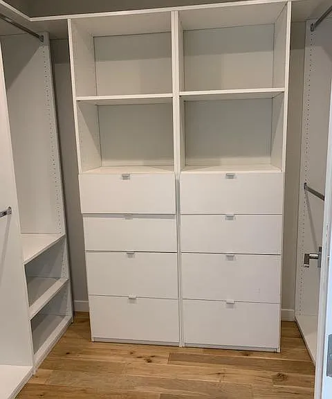 Master bedroom walking closet