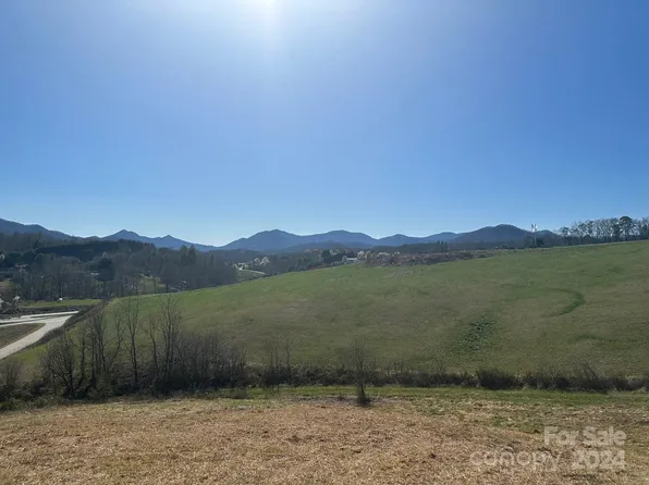 16 Lawson Ridge Rd, Leicester, NC 28748