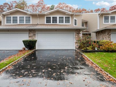 16 Hampshire Court, Holbrook, NY, 11741