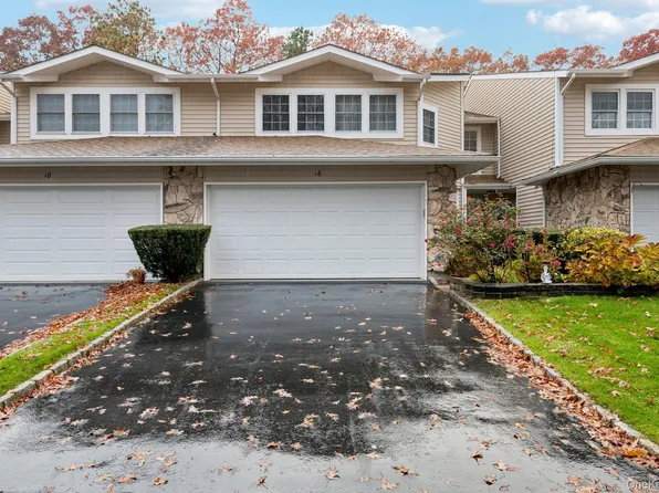 16 Hampshire Court, Holbrook, NY 11741