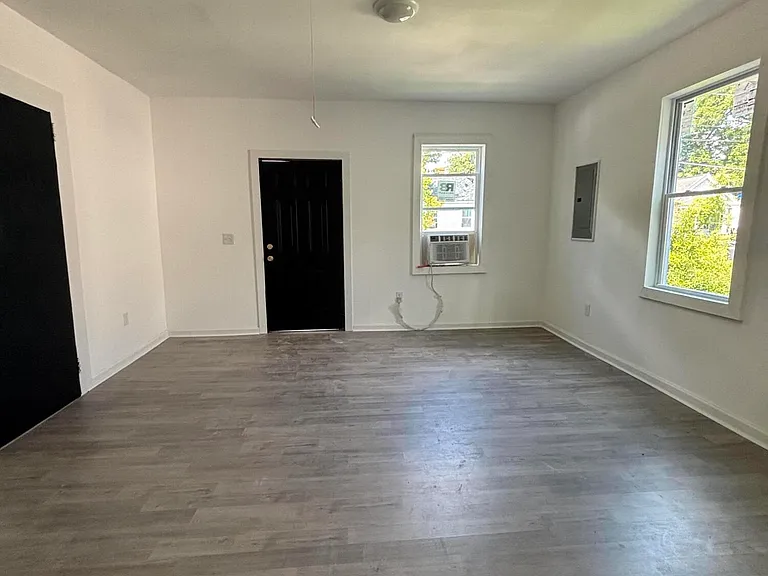 1744 Hicks St — Photo 5
