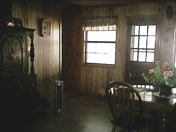 5th image of 824 W 3rd St