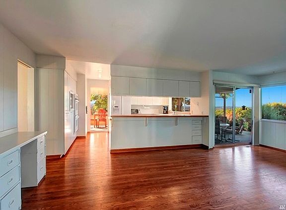 2nd image of 2050 89th Ave NE