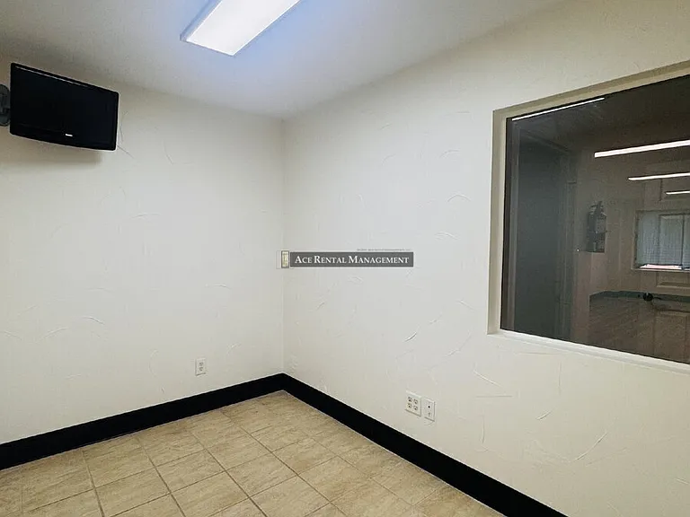 2907 Nederland Ave — Photo 5