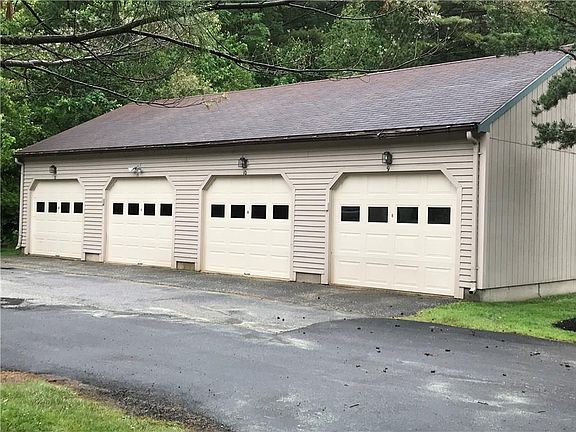 2nd image of 10 Oak Dale Drive #10