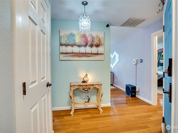 4th image of 16406 39th Avenue E
