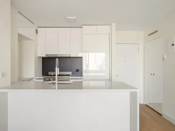 301 West 53rd Street image 5 of 12