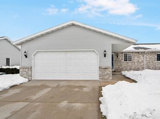 408 E Elm Dr, Little Chute, WI 54140