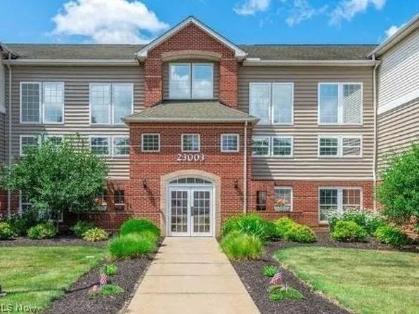 23003 Chandlers Ln APT 104, Olmsted Falls, OH 44138