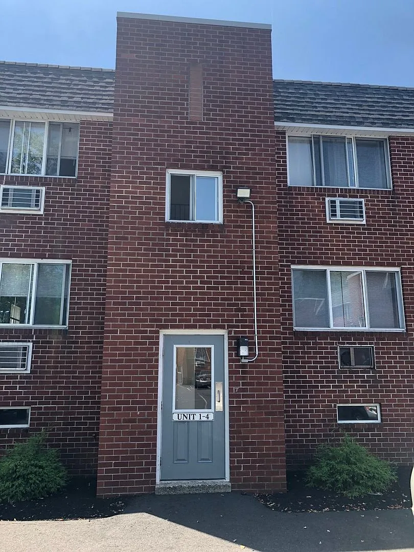 203 E Chestnut Street — Photo 2