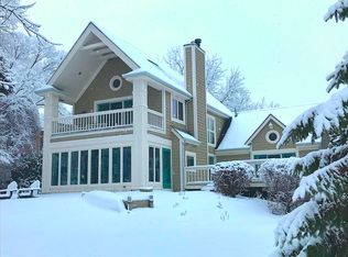 927 Lake Dr, Delafield, WI 53018