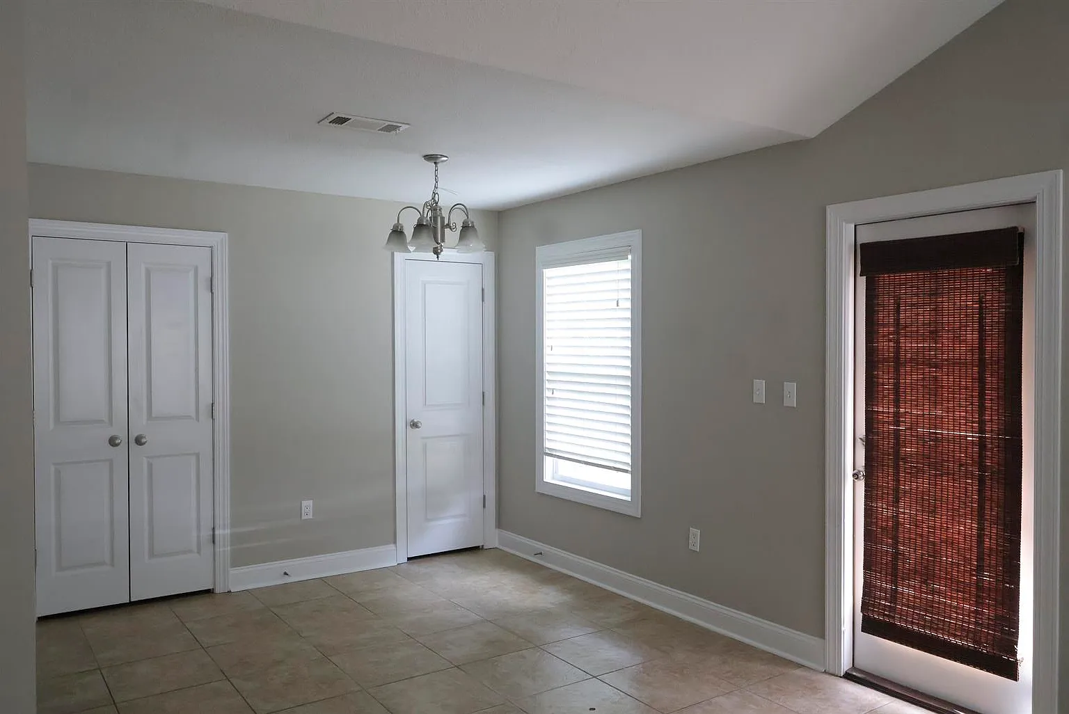 1633 Oxford Place — Photo 4