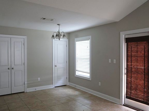 4th image of 1633 Oxford Pl