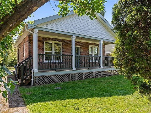 3rd image of 34758 Clayburn Rd
