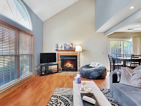4th image of 1378 N Knollwood Dr #6B