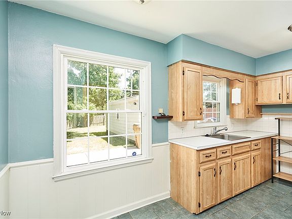 5th image of 2417 Parkview Dr