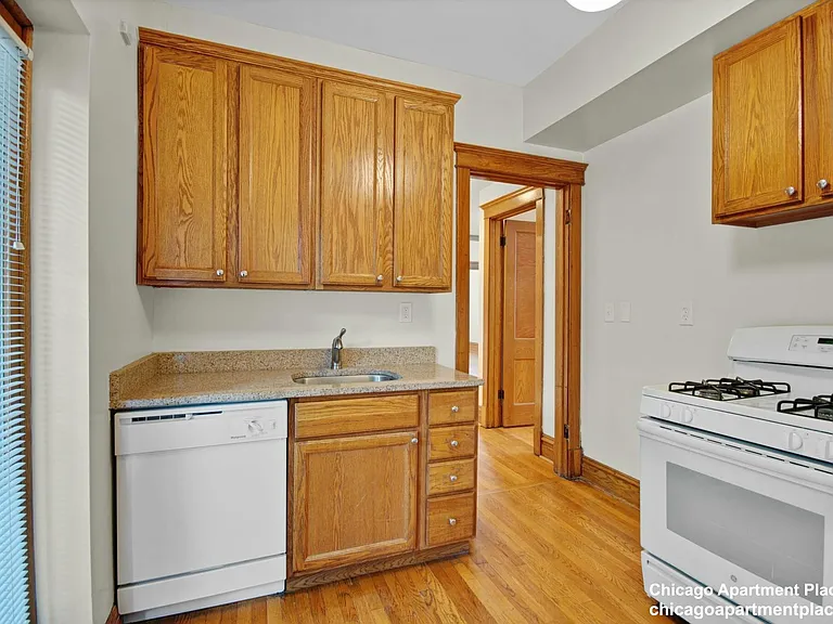 3600 N Hermitage Ave #2 — Photo 5