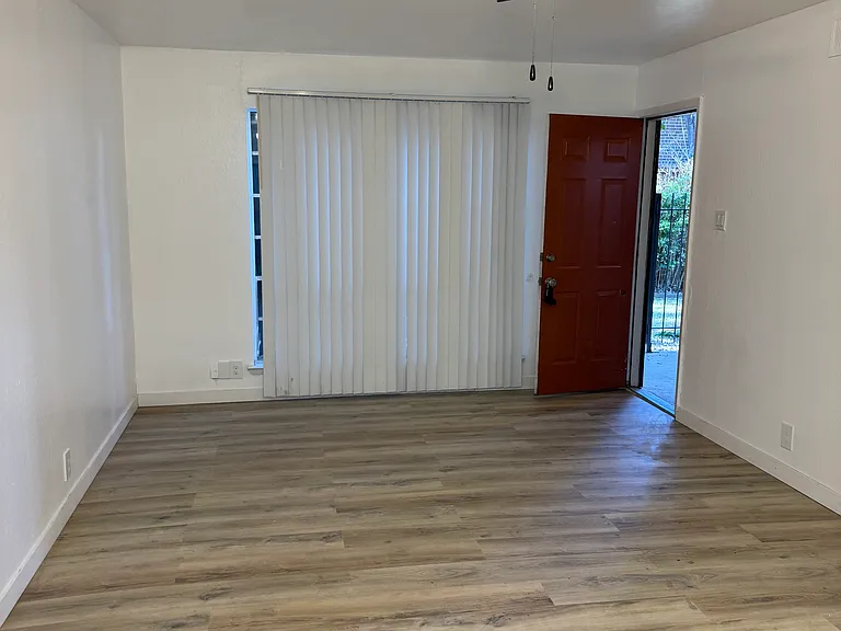 5212 Fleetwood Oaks Ave #102 — Photo 6