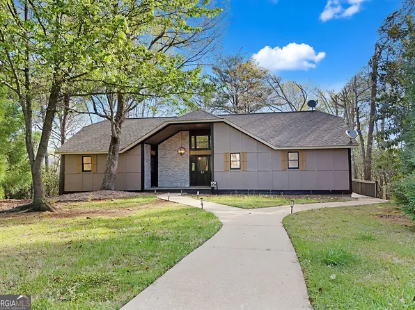 85 International Village Dr, Helen, GA 30545