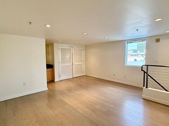 3rd image of 360 10th St APT 3