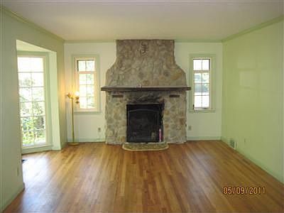 2nd image of 251 Mineola Ave