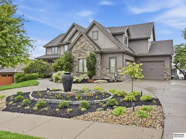 18664 Oregon Cir, Elkhorn, NE 68022