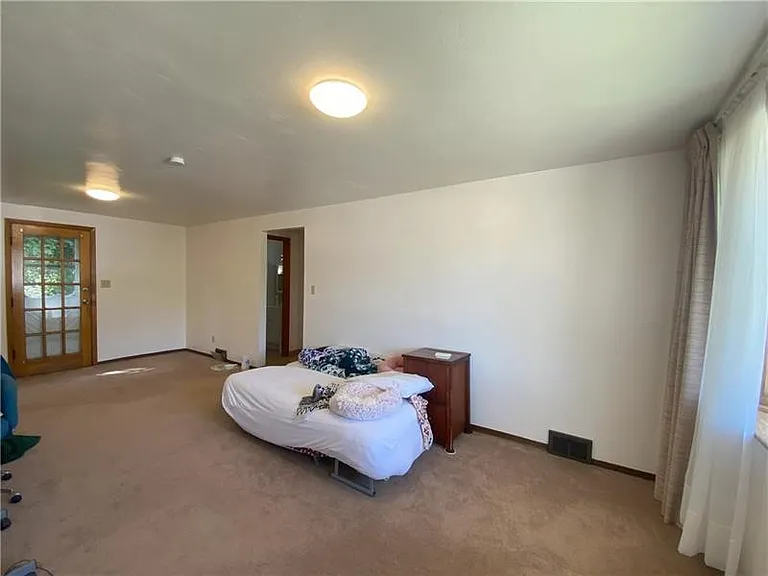 439 Crestview Dr — Photo 41