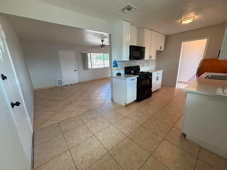 1304 Silver Lake Dr — Photo 6
