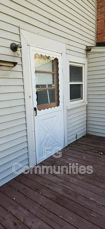 2 bed, 1.0 bath, 1988 sqft, $1,000 — Photo 3
