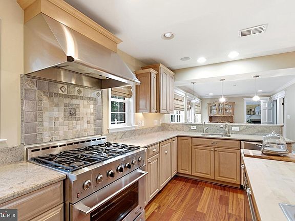3rd image of 13515 Fowke Ln