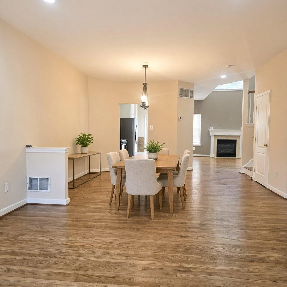 3 bed, 2.5 bath, 2263 sqft, $3,500 — Photo 4