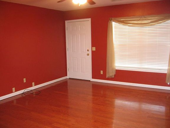 2nd image of 302 E Allis Ave