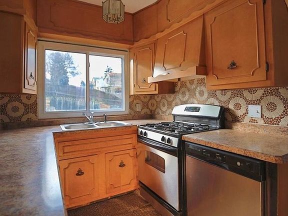 5th image of 929 6th St