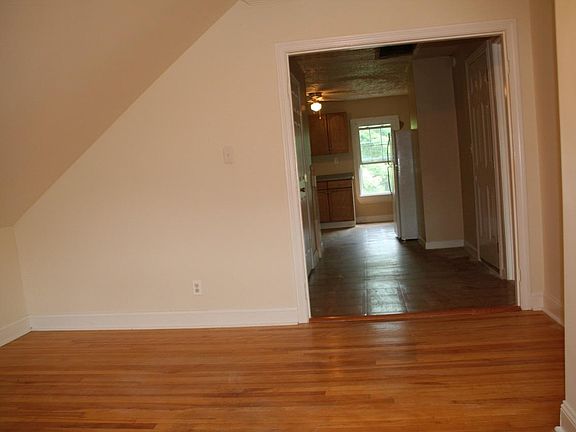 3rd image of 29 School St