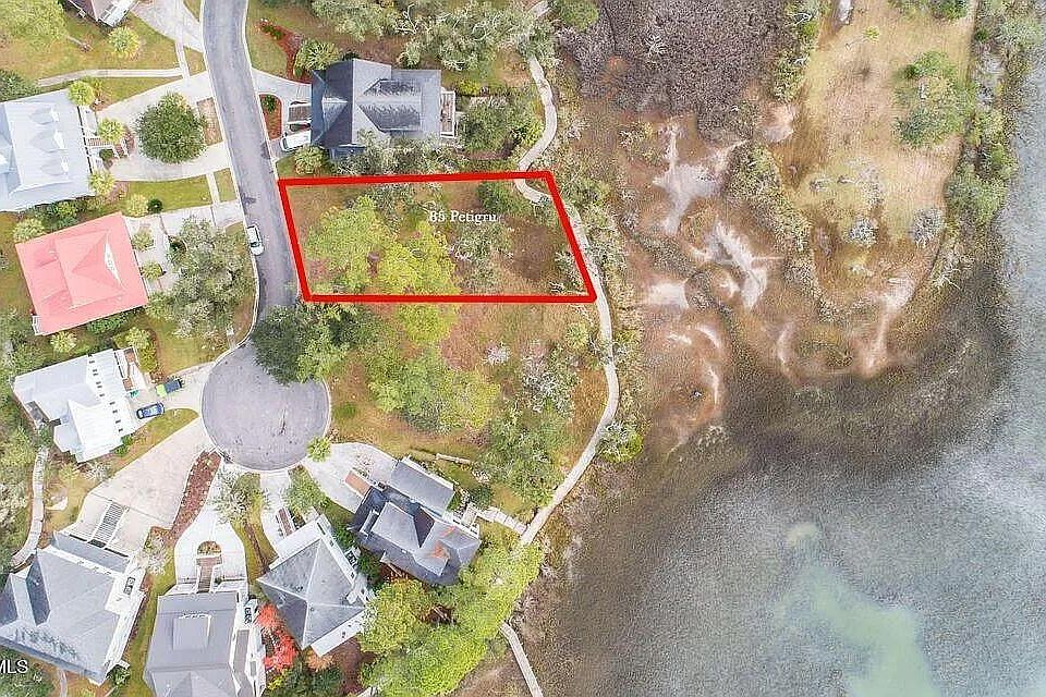 1st image of 85 Petigru Dr