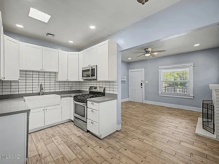 825 E Helen St — Photo 35