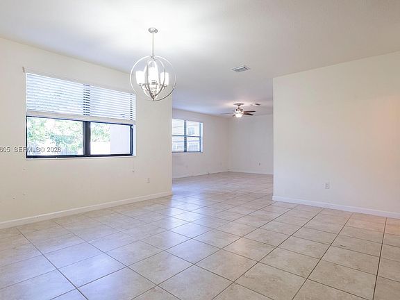 4th image of 516 SE 35th Ter