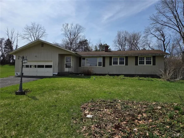 225 Marsh Dr, Syracuse, NY 13214