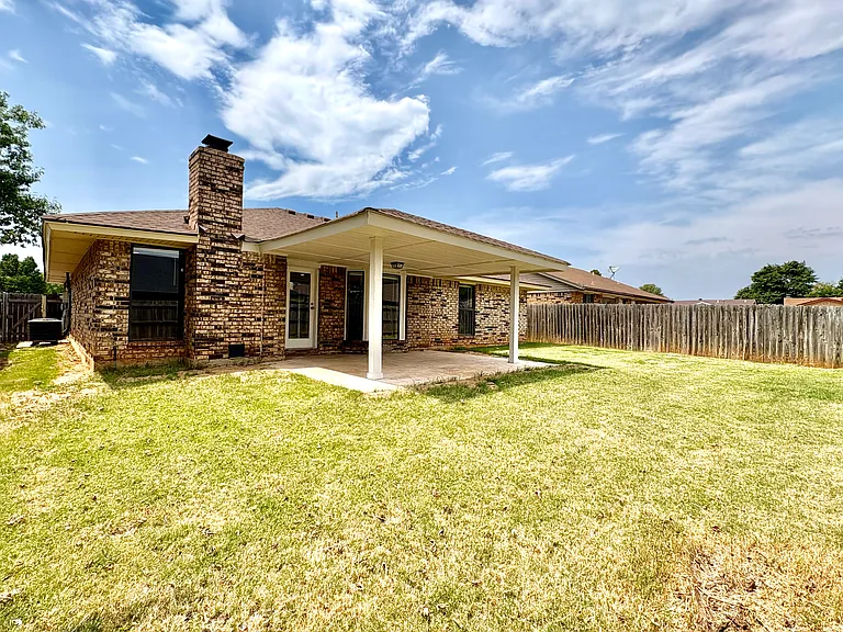 224 Oak Tree Ln — Photo 18