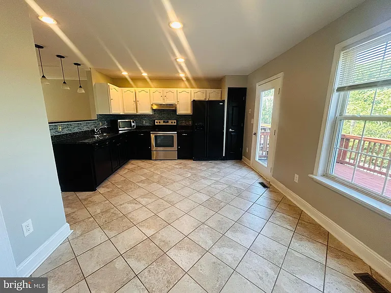 400 Munsons Hill Ct — Photo 7